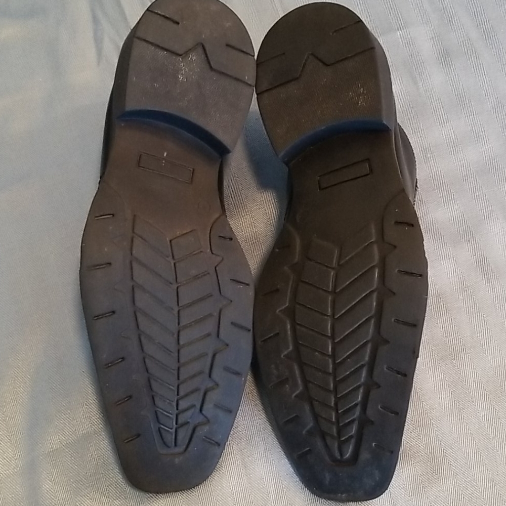Shoes - Picture 4 of 5